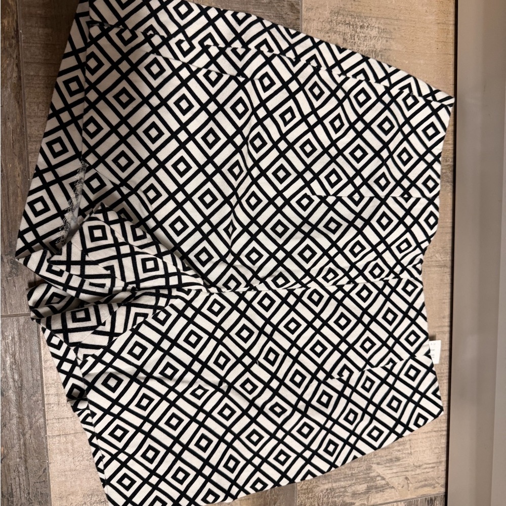 Zara Black and White Geometric Diamond-Print Shorts